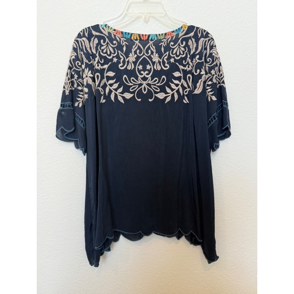 Johnny Was Embroidered Cupra Rayon Blouse Navy Blue Floral V-Neck XS C19620-D5 - Picture 3 of 7